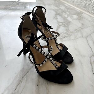 Bagdley mischka pearl heels